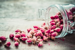 Dried rosebuds are pungent and help clear qi stagnation
