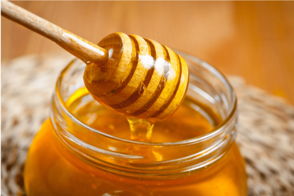 Natural remedies that treat Covid-19 include lemon, ginger, and honey tea