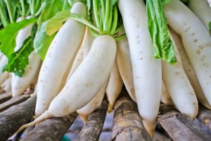 Daikon radish for yin deficiency and to treat a fever naturally